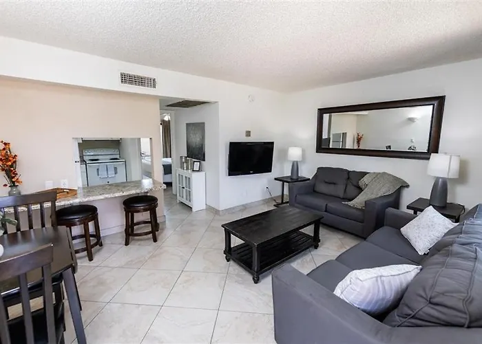 114 Fully Furnished 1br Suite-prime Location