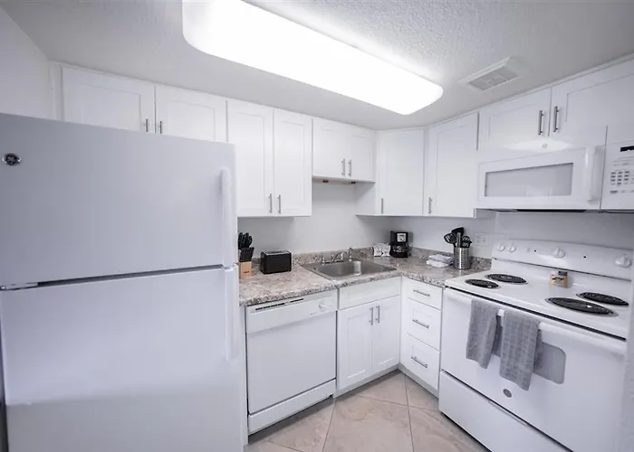 114 Fully Furnished 1br Suite-prime Location Apartment