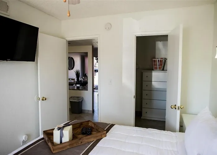114 Fully Furnished 1br Suite-prime Location
